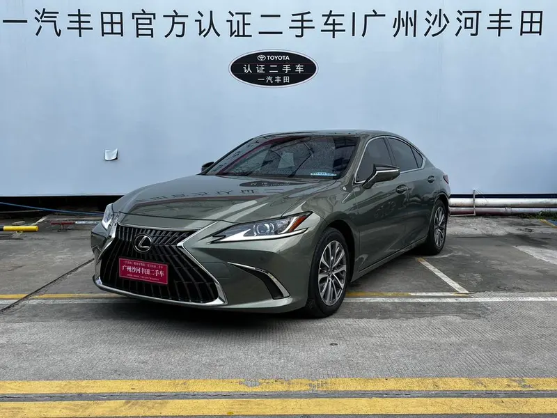 Lexus ES, 2022