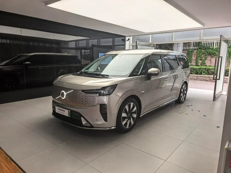 Volvo EM90, 2025