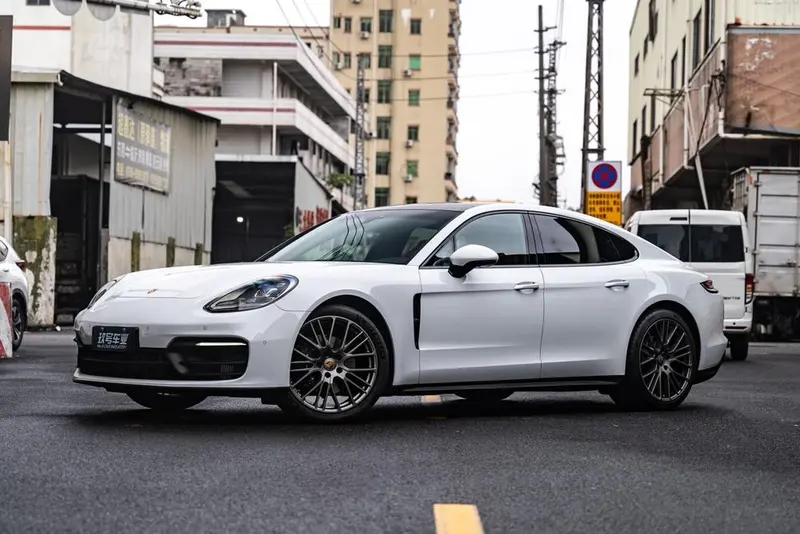 Porsche Panamera, 2023