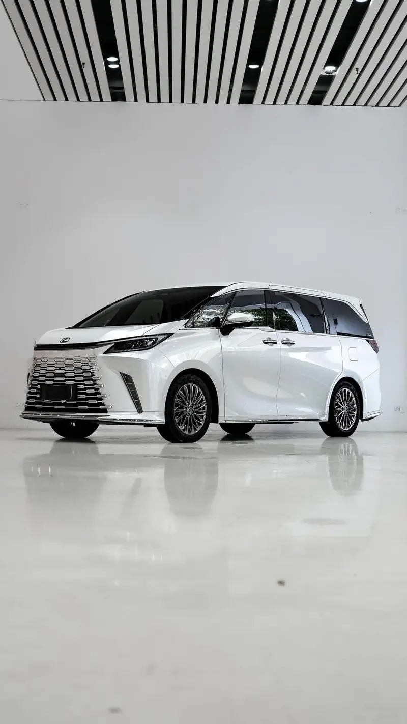 Lexus LM, 2025
