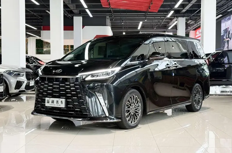 Lexus LM, 2025