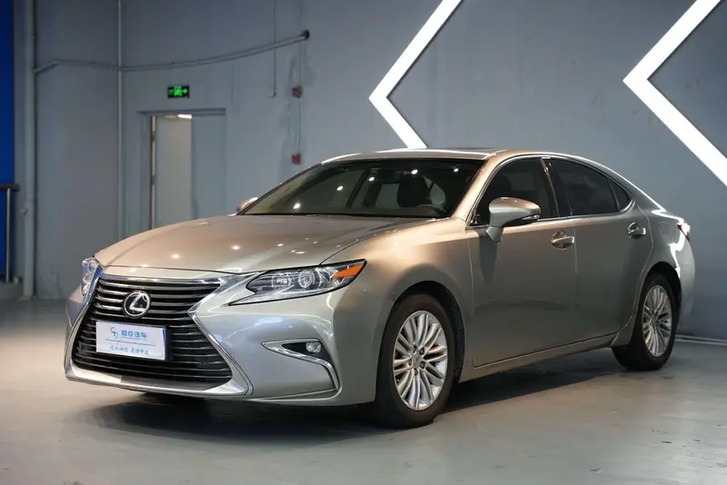Lexus ES, 2015