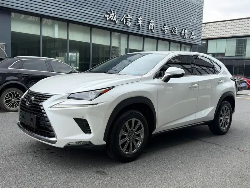 Lexus NX, 2020