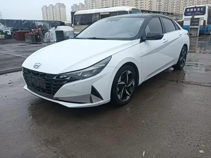 Hyundai Elantra, 2022