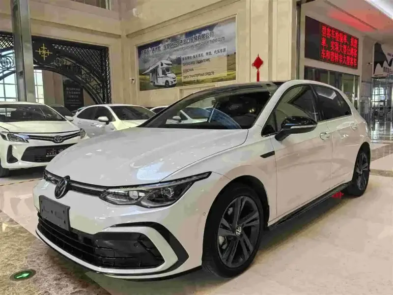 Volkswagen Golf, 2023