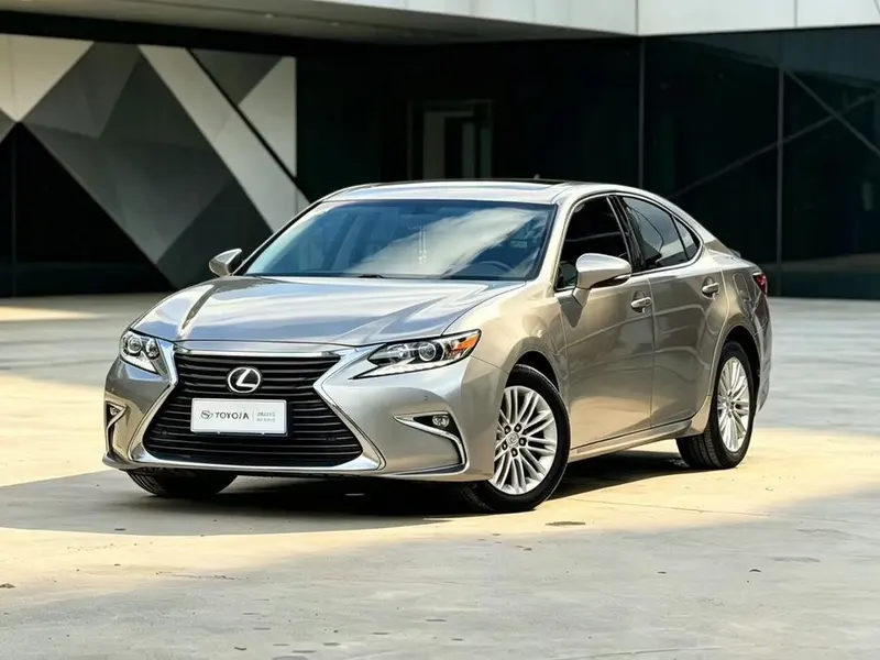 Lexus ES, 2015