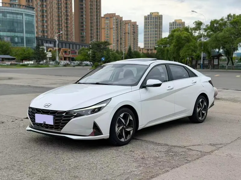 Hyundai Elantra, 2022