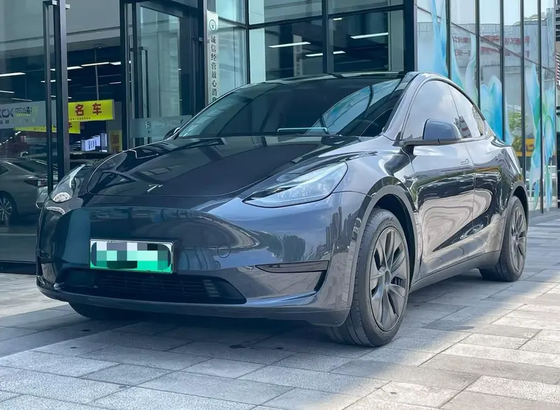 Tesla Model Y, 2024