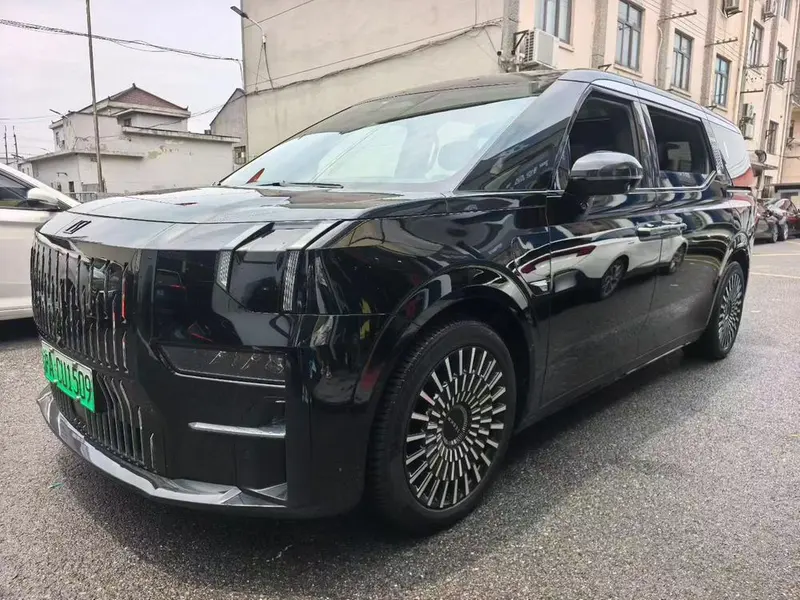 Zeekr 009, 2023