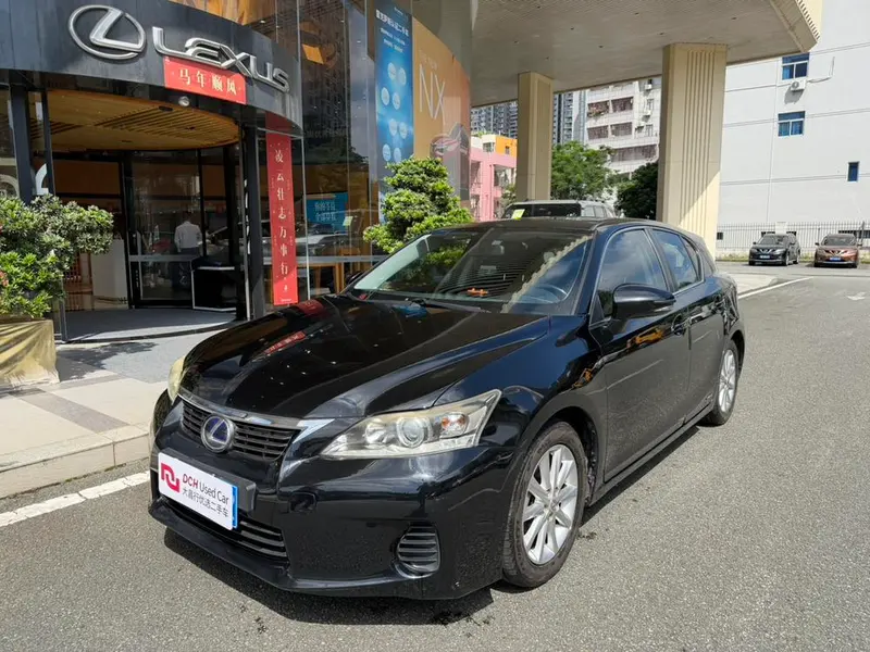 Lexus CT, 2013