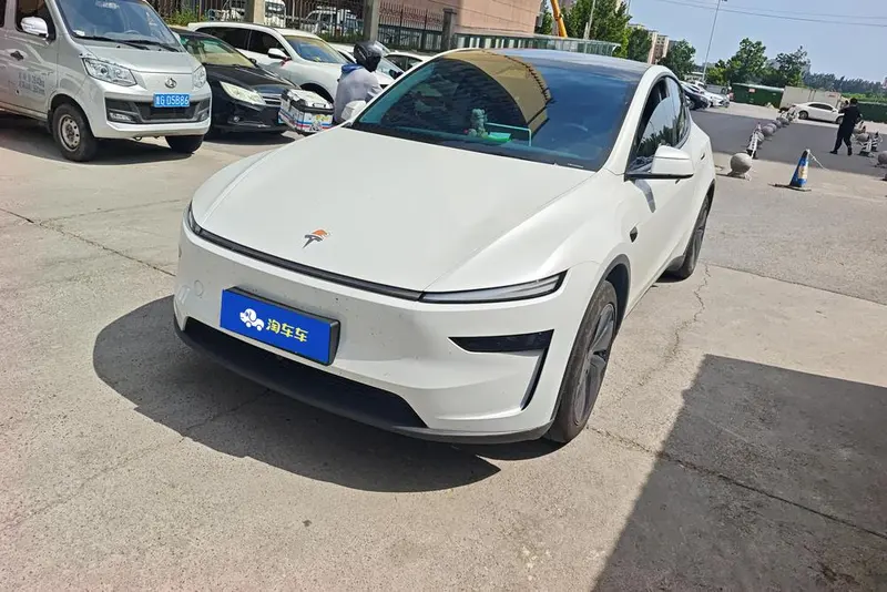 Tesla Model Y, 2025