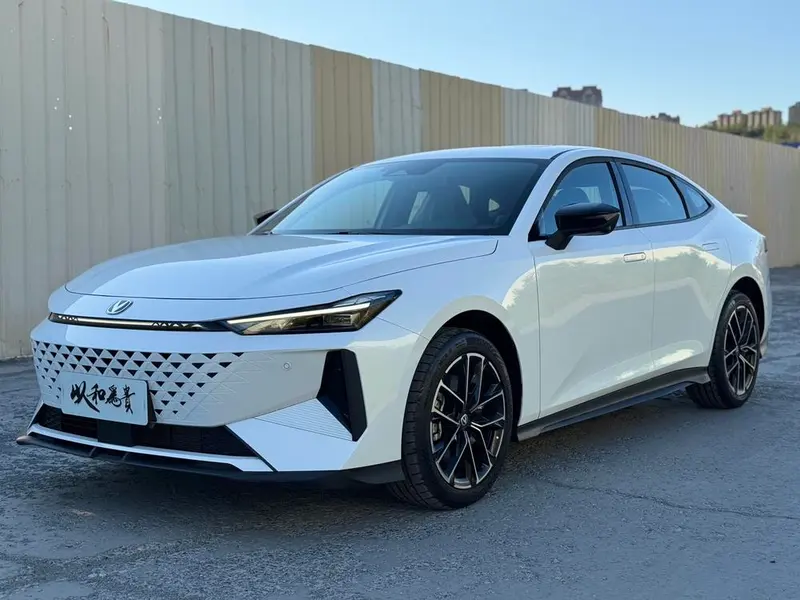 Changan UNI-V iDD, 2024