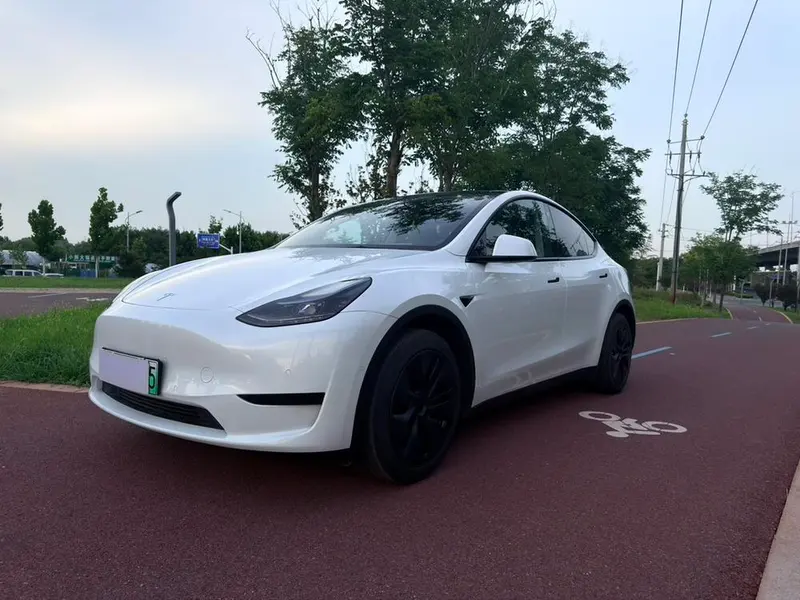 Tesla Model Y, 2022