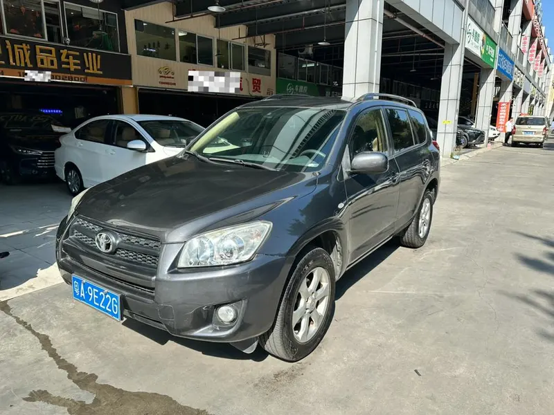 Toyota RAV4, 2011