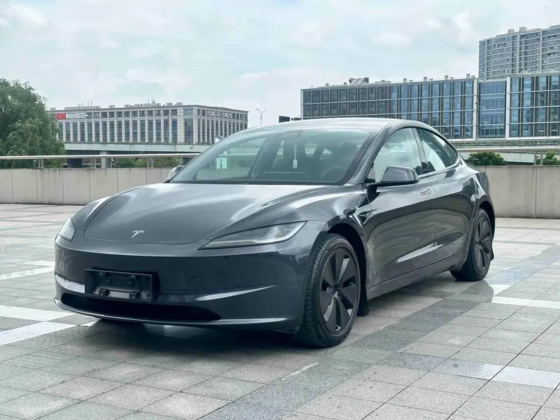 Tesla Model 3, 2025