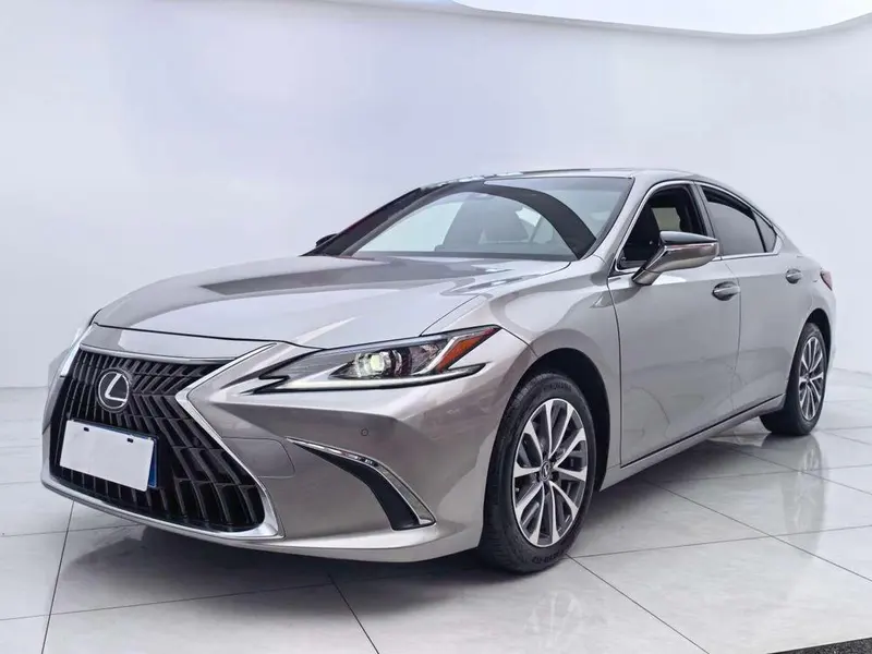 Lexus ES, 2022