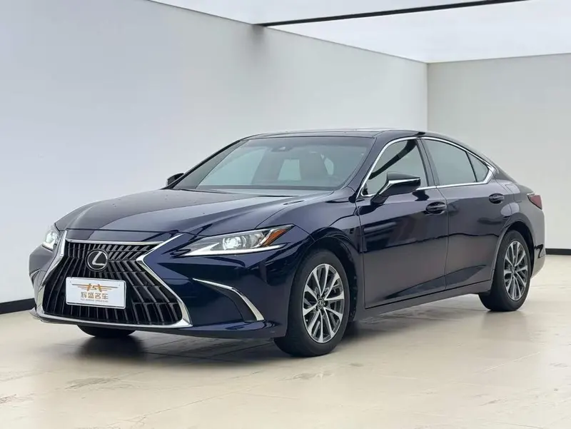 Lexus ES, 2022