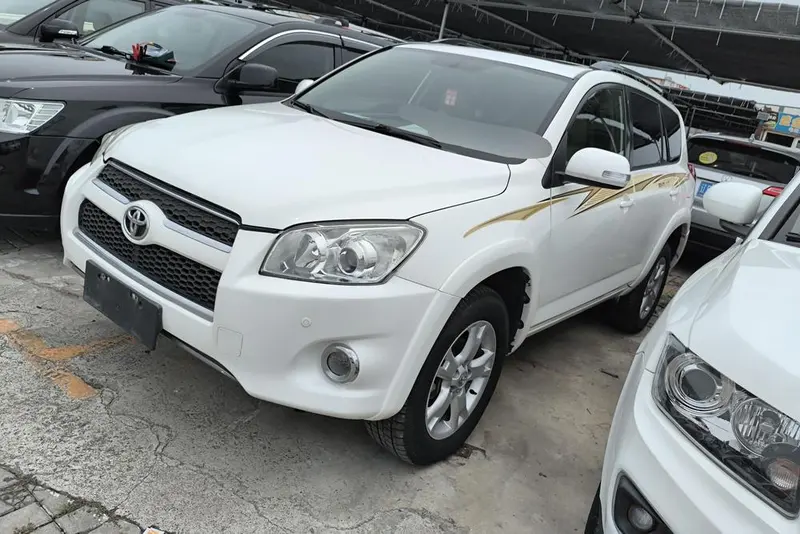 Toyota RAV4, 2011