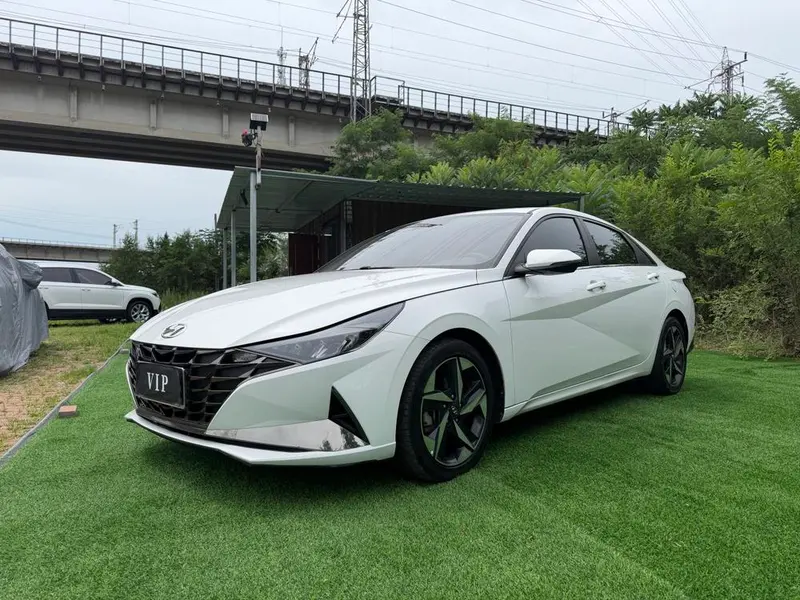 Hyundai Elantra, 2022