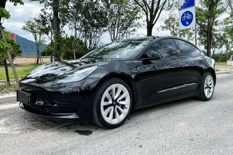 Tesla Model 3, 2022