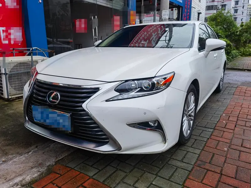 Lexus ES, 2015