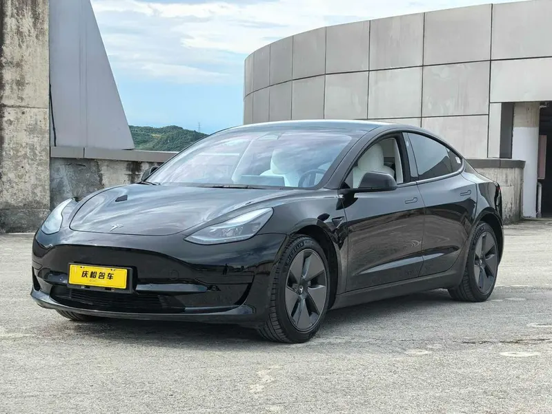 Tesla Model 3, 2022