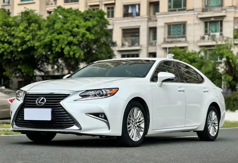 Lexus ES, 2015