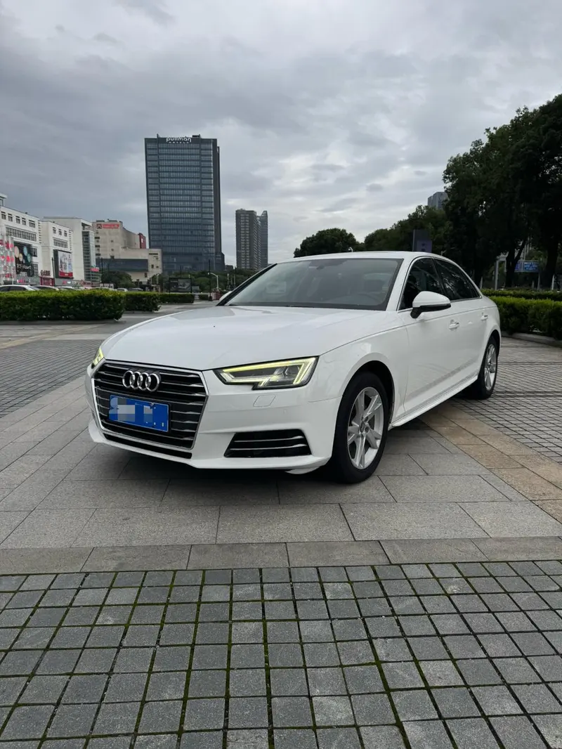 Audi A4L, 2018