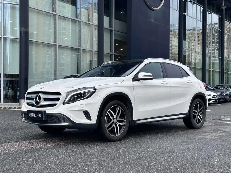 Mercedes-Benz GLA, 2015