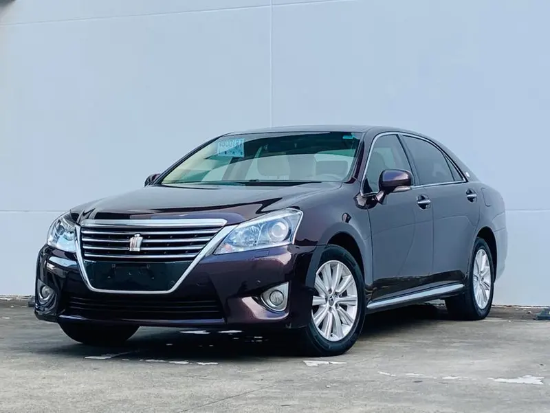 Toyota Crown, 2012