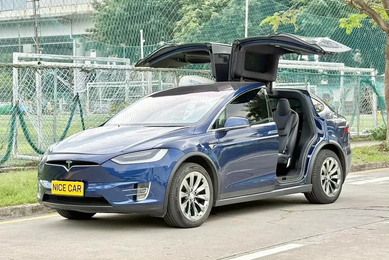 Tesla Model X, 2017