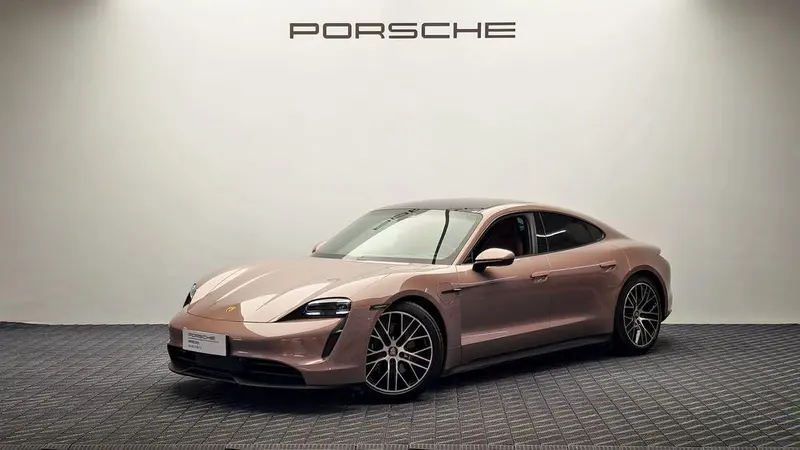 Porsche Taycan, 2022
