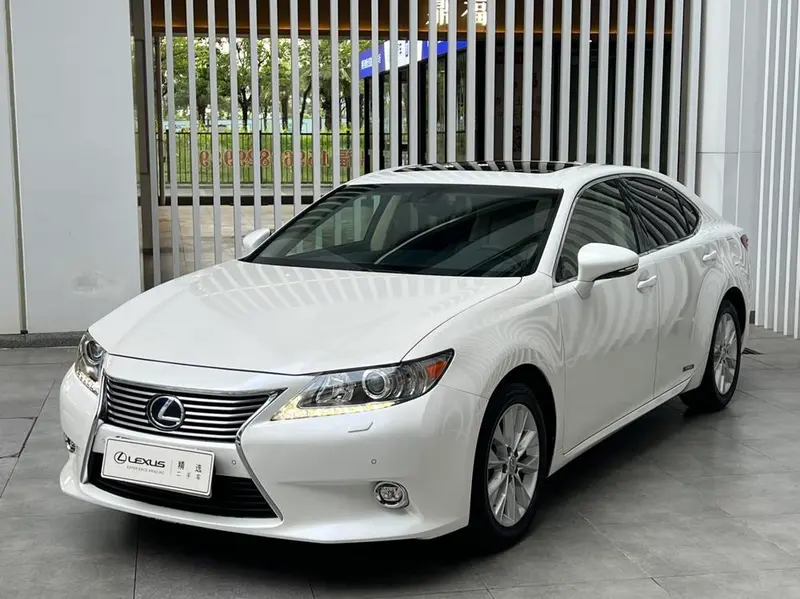 Lexus ES, 2013