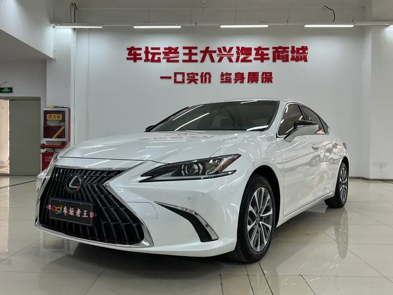 Lexus ES, 2022