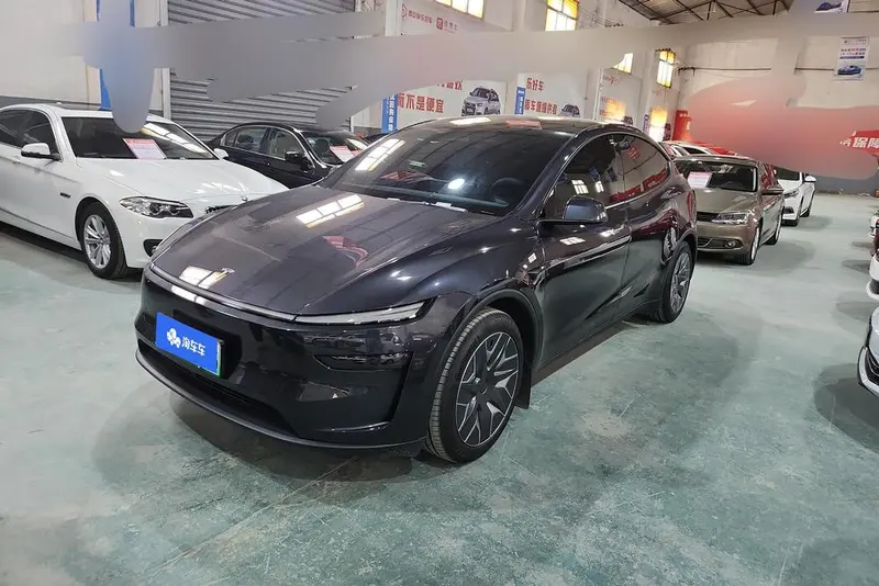 Tesla Model Y L, 2026