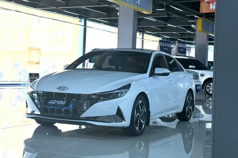 Hyundai Elantra, 2022