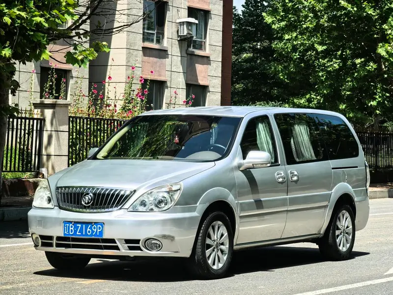 Buick GL8, 2013