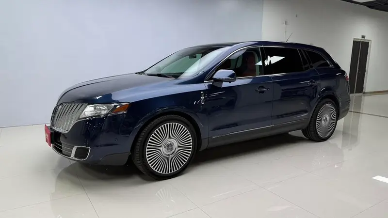 Lincoln MKT, 2011