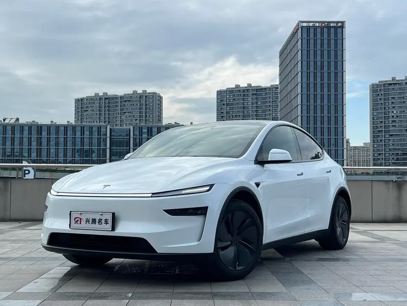 Tesla Model Y, 2025
