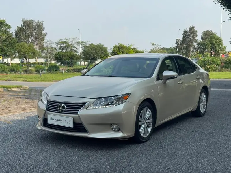 Lexus ES, 2013