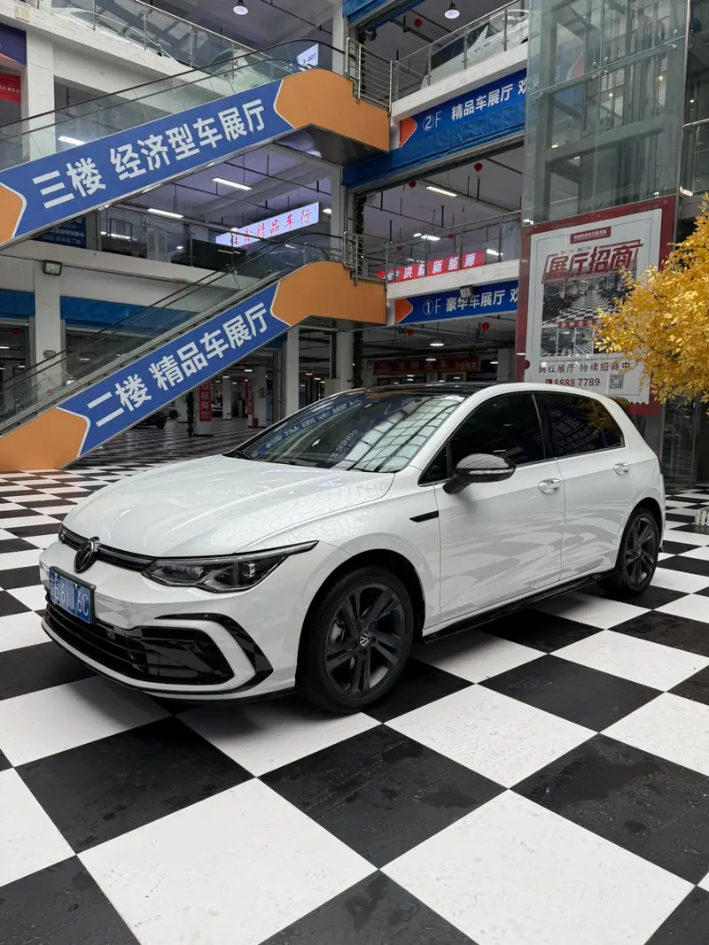 Volkswagen Golf, 2022