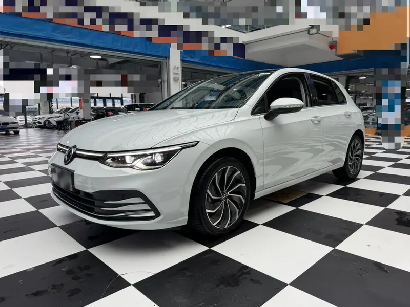 Volkswagen Golf, 2023