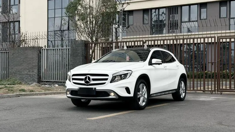 Mercedes-Benz GLA, 2015