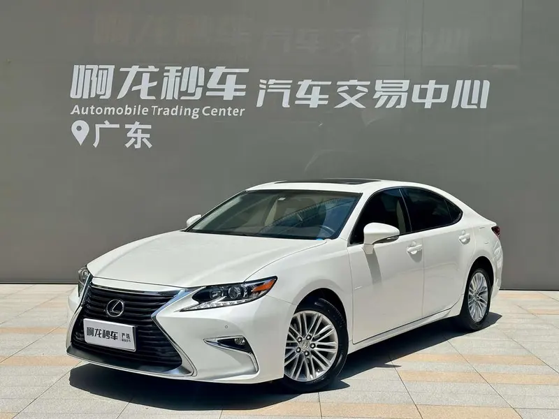 Lexus ES, 2015