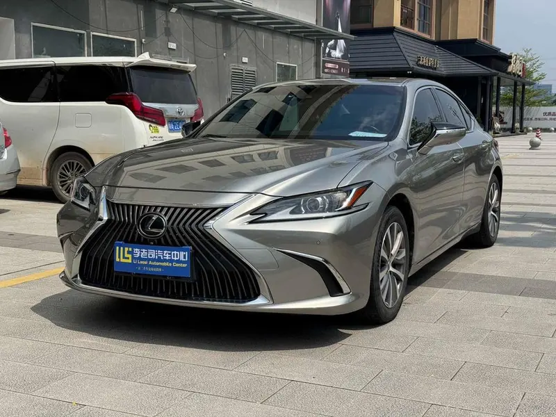 Lexus ES, 2020