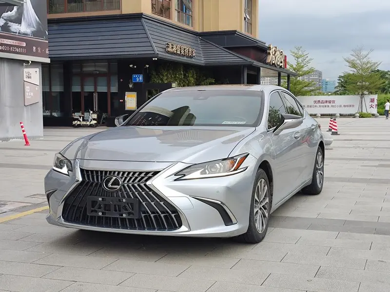 Lexus ES, 2022