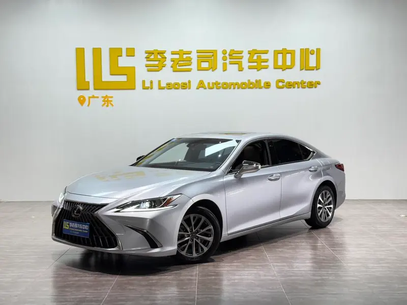 Lexus ES, 2022