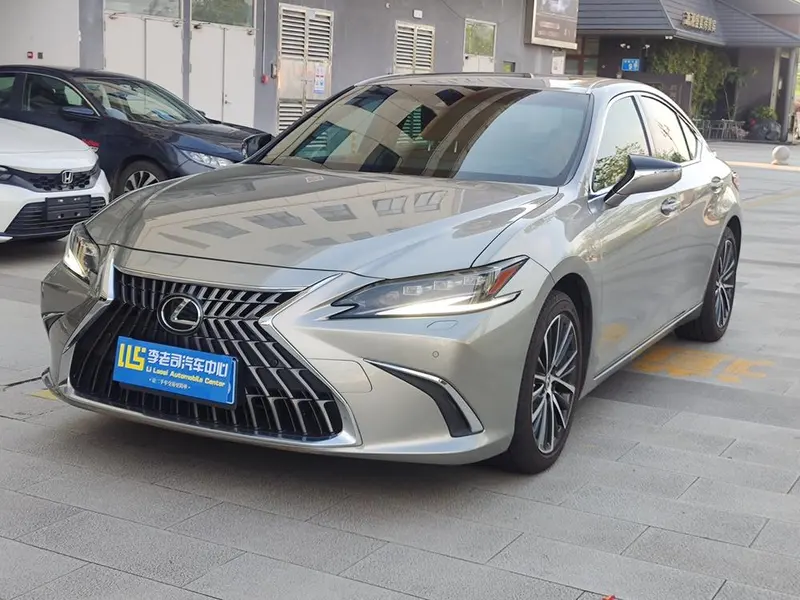 Lexus ES, 2022