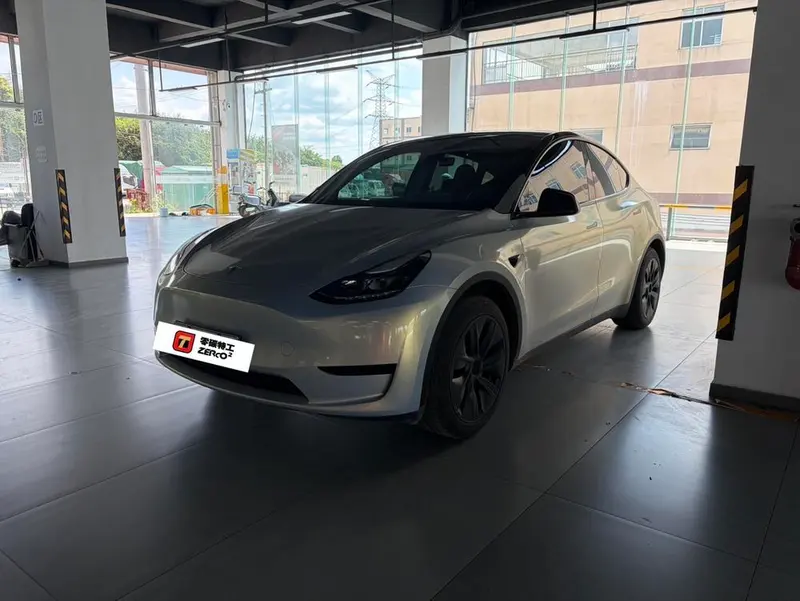 Tesla Model Y, 2024