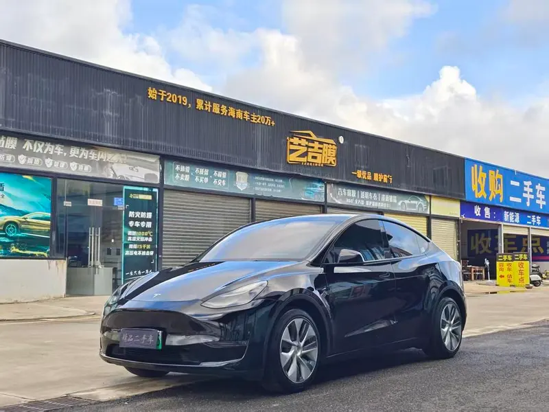 Tesla Model Y, 2021